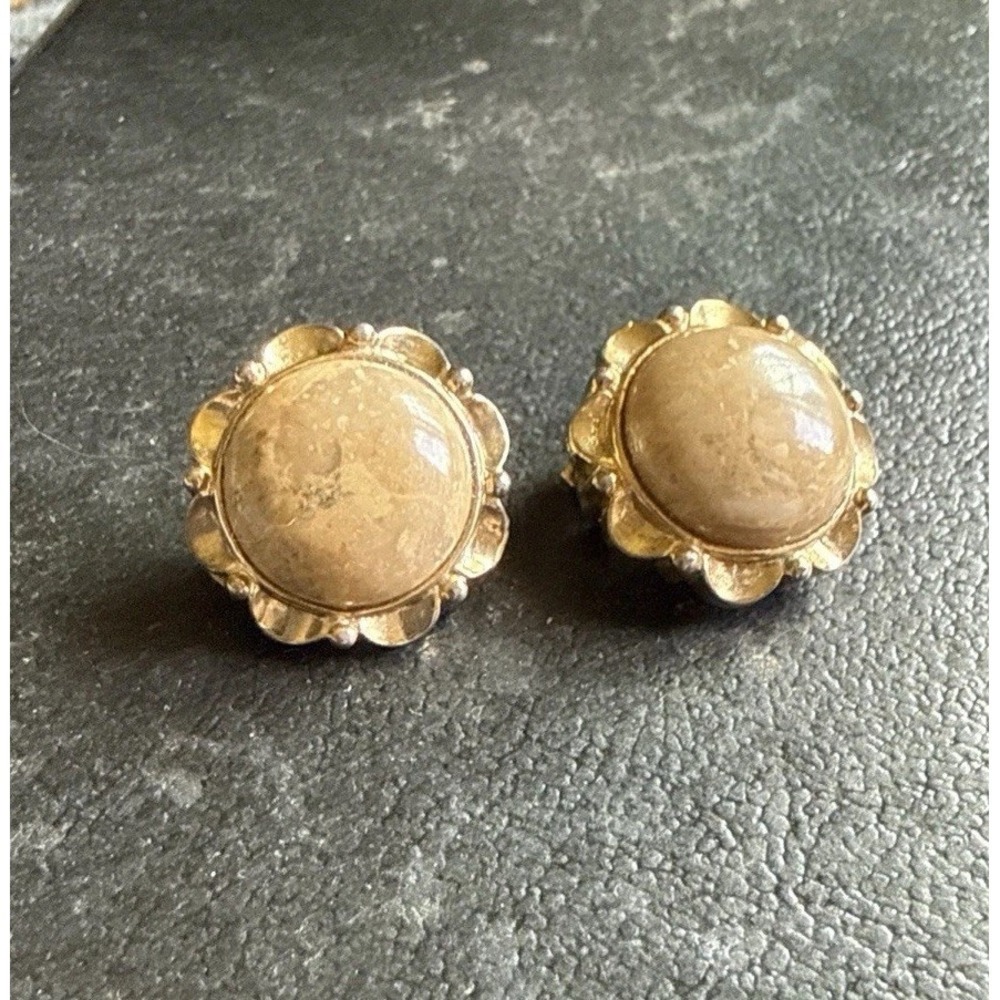 Vintage Gold Tone Clip On Earrings Beige Marbled Cabochon Floral